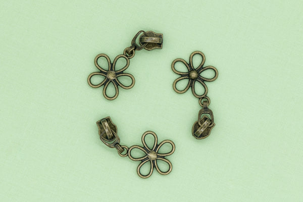 Zipper Pull - Flower (Selection Of Colours)