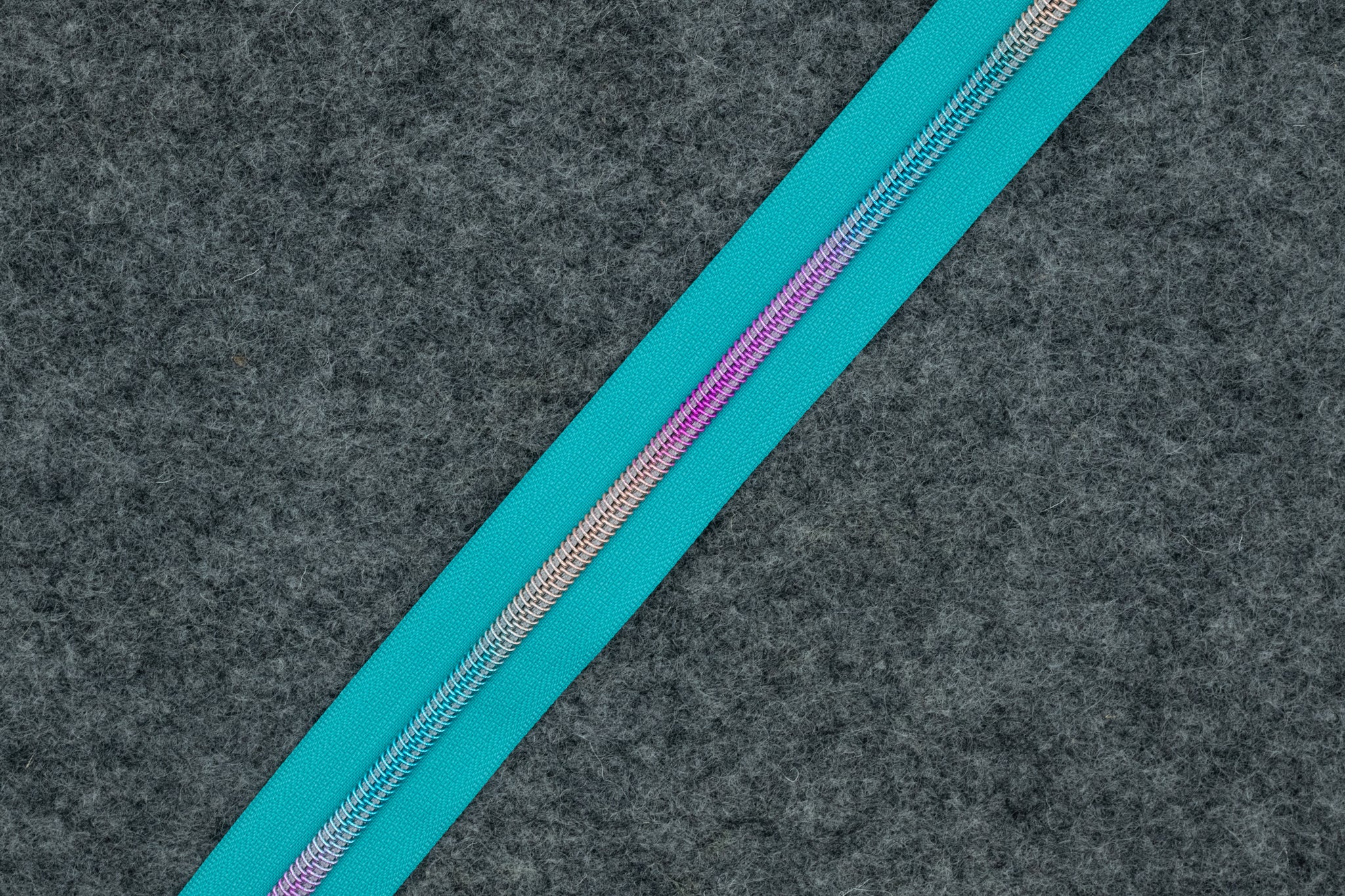 Zipper - Teal (Rainbow Teeth)