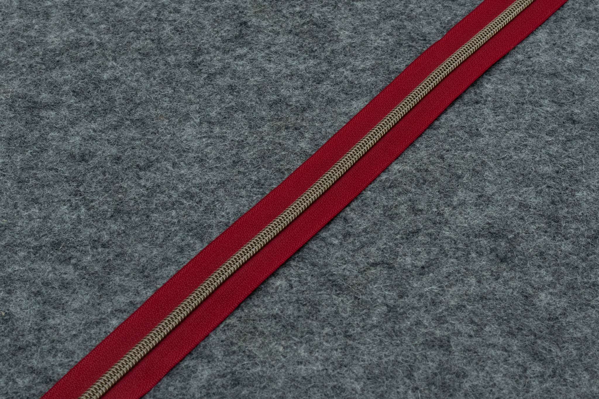 Zipper - Red (Brass Teeth)