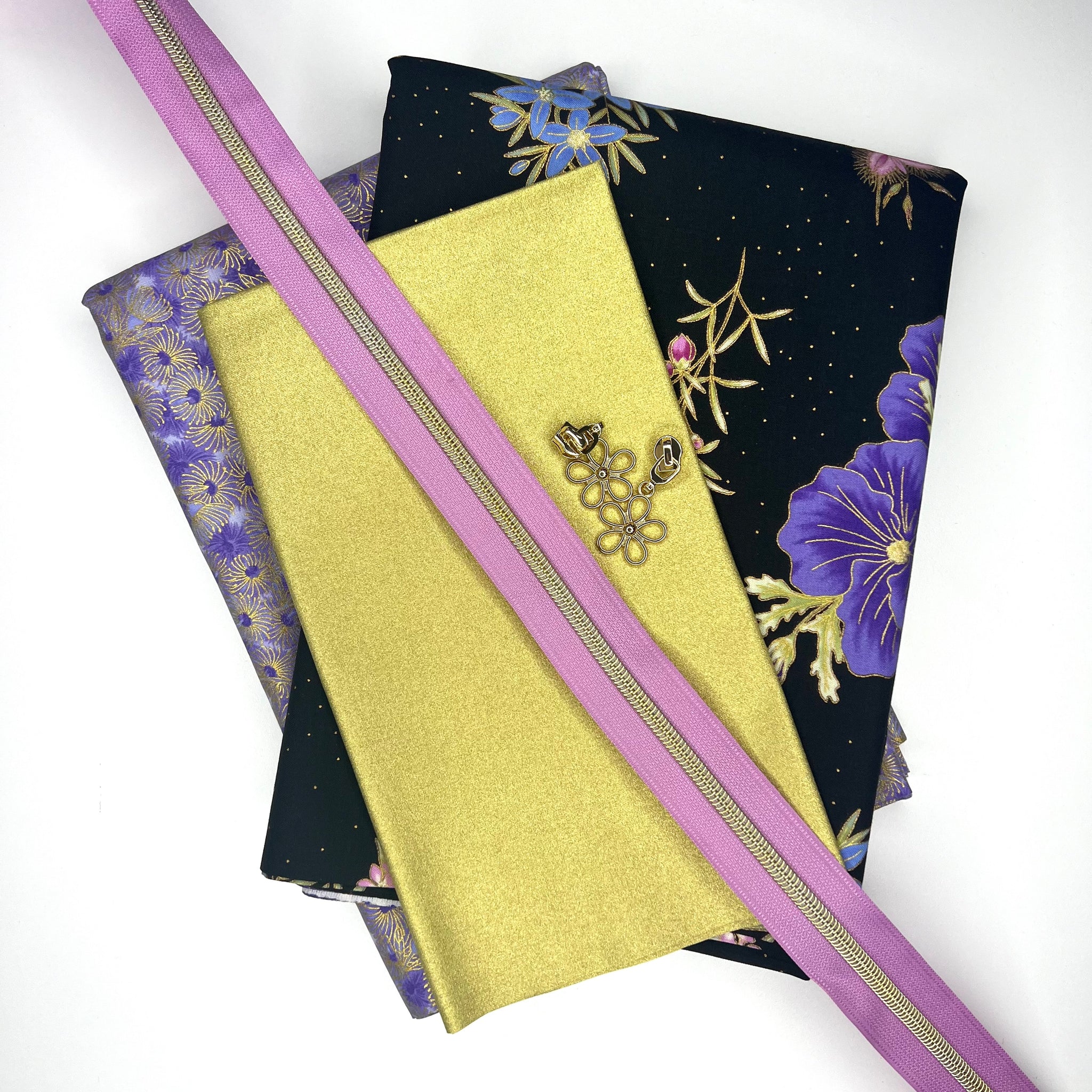 The Traveler Fabric and Notions Kit - Purple/Black